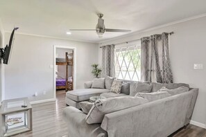 3 bedrooms, WiFi, bed sheets