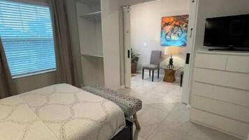 1 soverom, skrivebord, strykejern/-brett og wi-fi