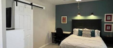 1 chambre, bureau, fer et planche à repasser, Wi-Fi