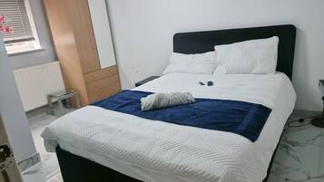 2 bedrooms, iron/ironing board, free WiFi, bed sheets