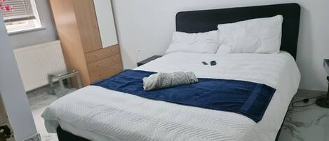 2 bedrooms, iron/ironing board, free WiFi, bed sheets