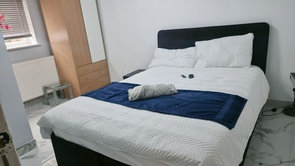 2 habitaciones, tabla de planchar con plancha y wifi gratis 