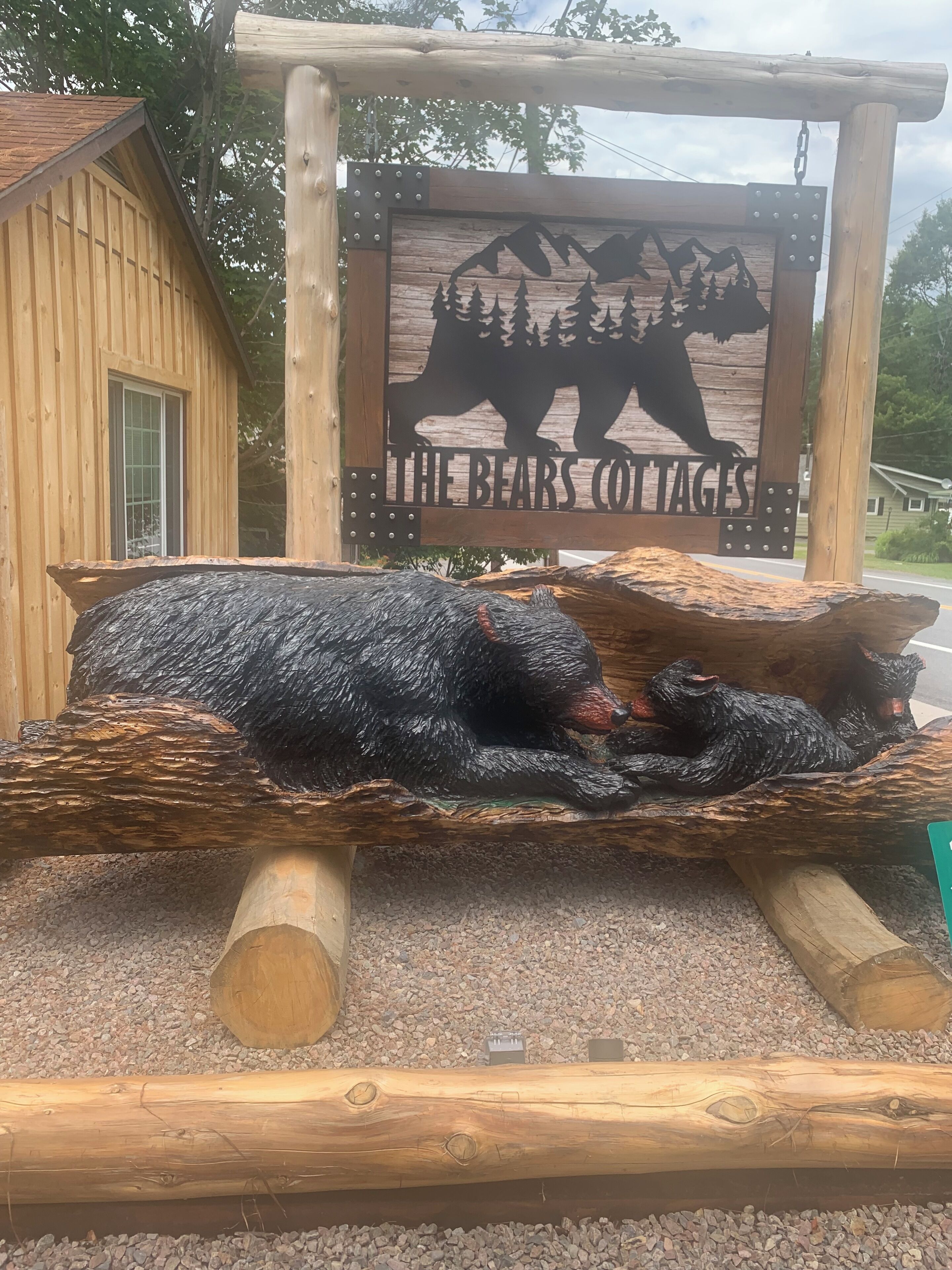 Sun Bear Cabin at The Bears Cottages