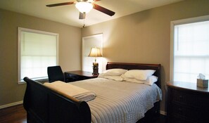 2 bedrooms, desk, WiFi, bed sheets - Water view on the Park at Navy Point (Pensacola)