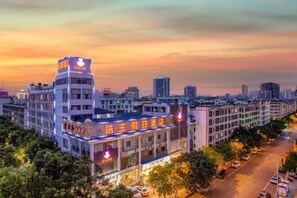 Exterior - Chuxiong Yuyu Holiday Hotel (Chuxiong City)