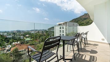 Exclusive Apartment, 2 Bedrooms, Balcony, Partial Ocean View | Balcony view