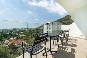 Appartement Exclusif, 2 chambres, balcon, vue partielle sur l'océan | Vue depuis le balcon