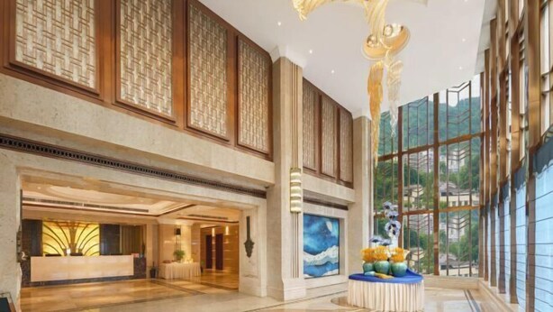A spacious lobby with a reception desk, large windows, and a decorative ceiling sculpture. - Rezen Kingtown Hotel (Chongqing Liangping) (Chongqing)