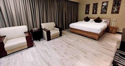 Korla Mingyue Crown Hotel (Train Station)