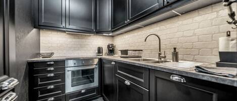 Kühlschrank, Ofen, Herdplatte, Geschirrspüler