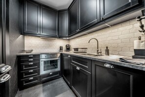 Fridge, oven, stovetop, dishwasher - Warsaw Leszno Apartment with Parking - by Rentujemy (Warszawa)