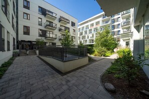 Exterior - Warsaw Leszno Apartment with Parking - by Rentujemy (Warszawa)