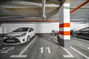 Property grounds - Warsaw Leszno Apartment with Parking - by Rentujemy (Warszawa)