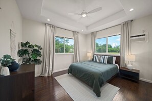 4 Schlafzimmer, Schreibtisch, Bügeleisen/Bügelbrett, WLAN