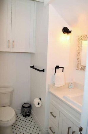 Handtücher, Shampoo, Toilettenpapier