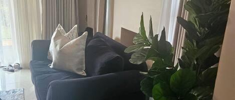 Cottage | Living area | TV