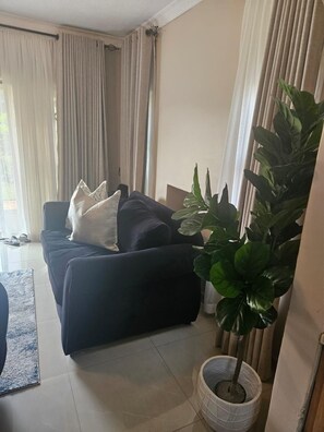 Cottage | Living area