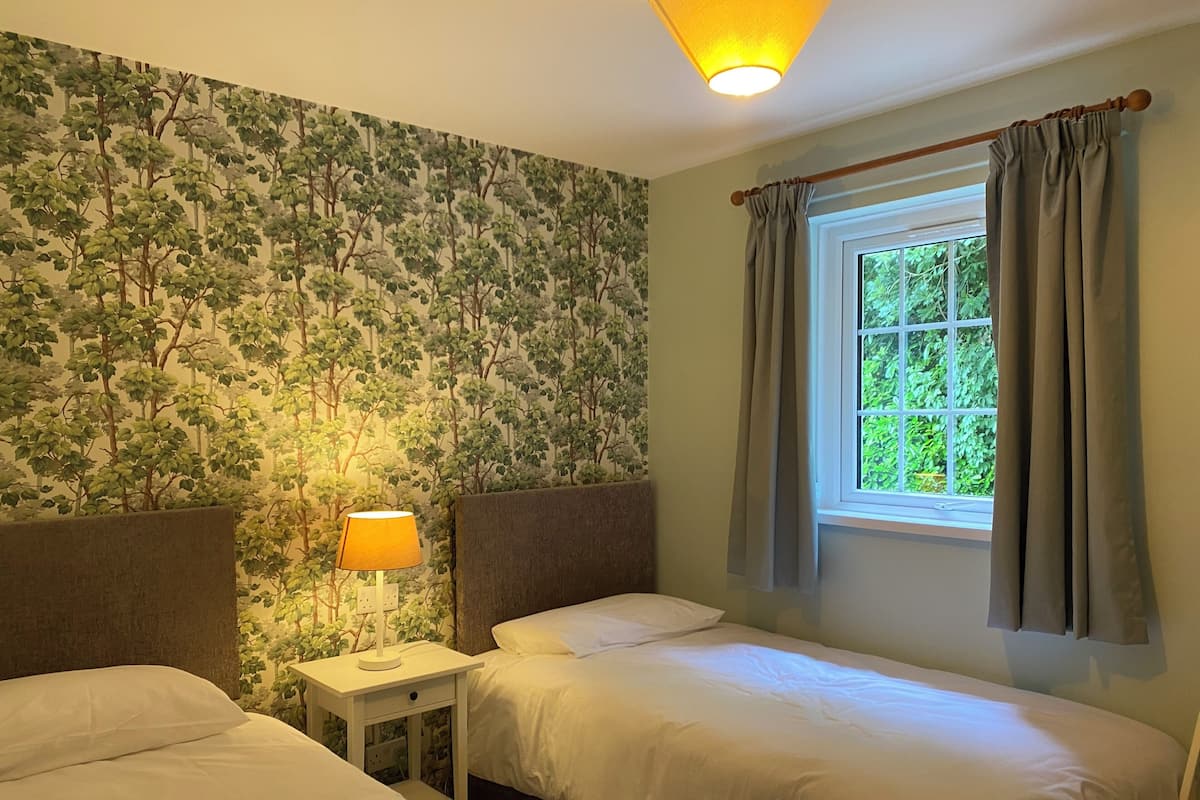 3 bedrooms, Egyptian cotton sheets, premium bedding