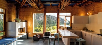 Cabaña Tyto Alba. Cozy wooden cabin for 4 people. Located in Suesca.