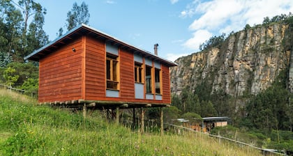 Cabaña Tyto Alba. Cozy wooden cabin for 4 people. Located in Suesca.