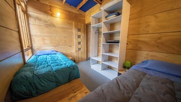 2 bedrooms, desk, free WiFi, bed sheets