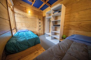 2 bedrooms, desk, free WiFi, bed sheets