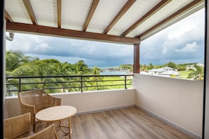 Dúplex Deluxe, vistas al mar | Terraza o patio