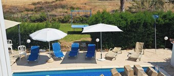 Large villa close to coral bay beach and all amenities / car not needed