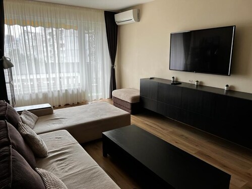 The spacious air-conditioned apartment. Towels and bed linen are offered.