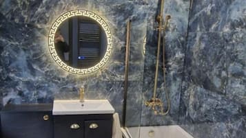 House | Bathroom | Shower, hair dryer, towels