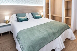 4 bedrooms, bed sheets