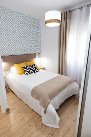 4 bedrooms, bed sheets
