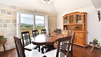 تناول الطعام