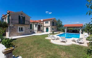 Outdoor pool - Villa Bosnjak with a private pool (Osoje)