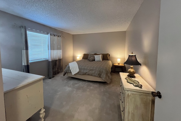 2 chambres, bureau, draps fournis