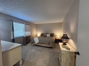 2 bedrooms, desk, bed sheets - Townhome near Ruby View Golf Course  (Elko)