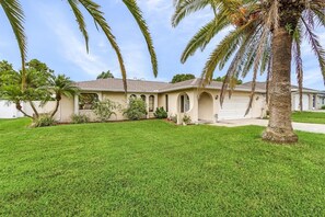 Exterior - Relax in Our 3BR Oasis - Heated Pool, Gym, Pet Friendly & Boat Access! (Cape Coral)