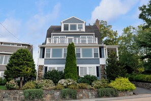 Exterior - Magnificent Ocean View; Walk to beaches and town (Swampscott)