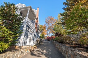 Property grounds - Magnificent Ocean View; Walk to beaches and town (Swampscott)