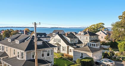 Magnificent Ocean View; Walk to beaches and town