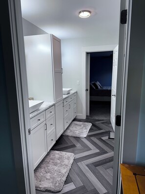 4 soveværelser, pengeskab på værelset, skrivebord, gratis Wi-Fi