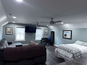 4 bedrooms, in-room safe, desk, free WiFi - Beautiful Lake house with private sandy beach, kayaks, 5 beds, 5 bath and spa!  (Wolcottville)