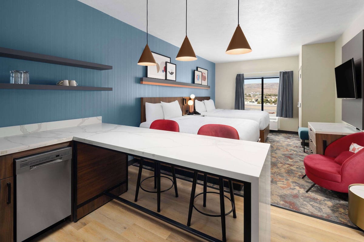 Chambre, 2 grands lits, non-fumeur, cuisine