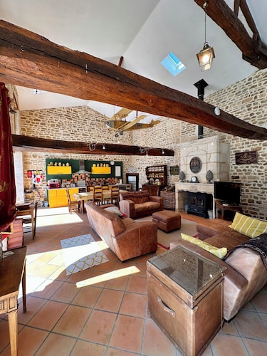 Charming 2-bedroom Gite in peaceful Niort - WiFi, 10 mins from City Center