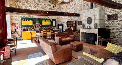 Charming 2-bedroom Gite in peaceful Niort - WiFi, 10 mins from City Center