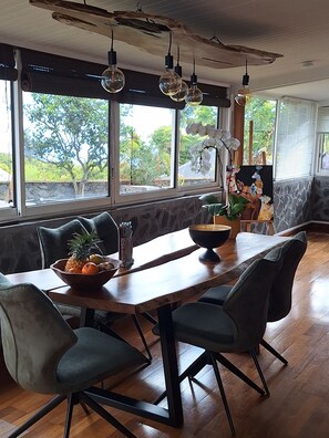 Dining - Creole villa with 30° heated pool. Secure location. Animals not tolerated (Le guillaume)