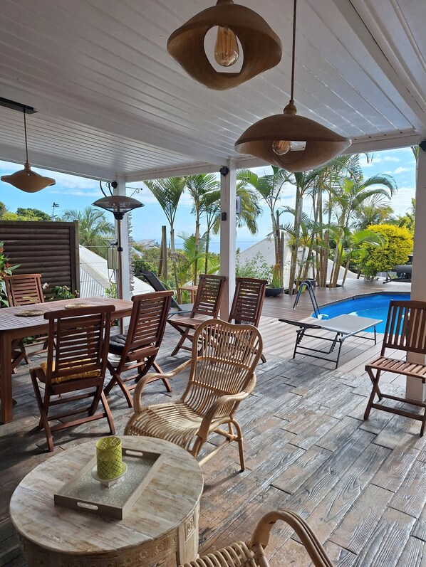 Outdoor dining - Creole villa with 30° heated pool. Secure location. Animals not tolerated (Le guillaume)