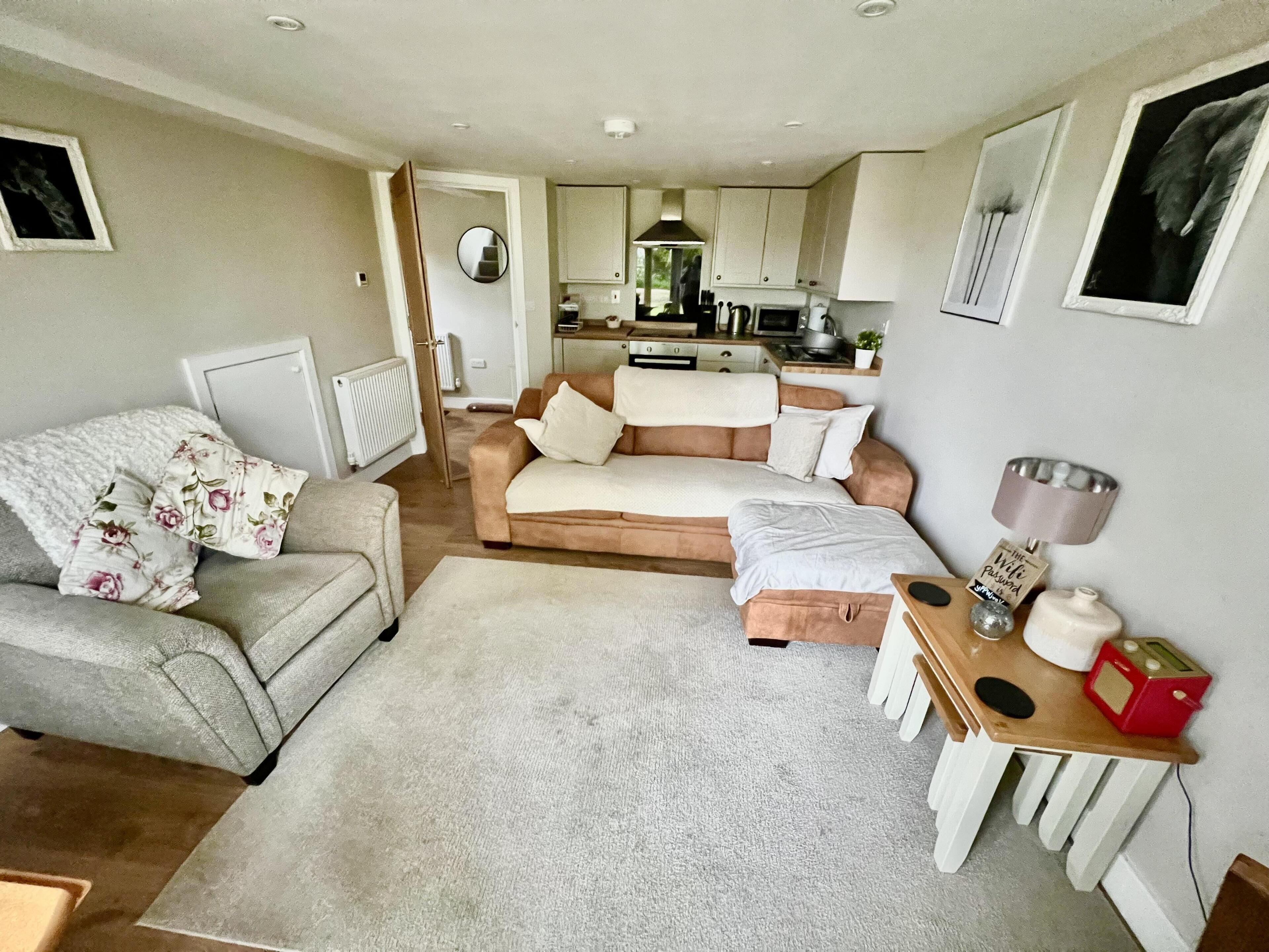 Cottage | Living area | TV