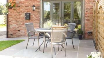 Cottage | Outdoor dining