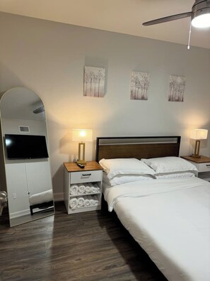 1 slaapkamer, een bureau, wifi, beddengoed